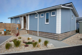 Luxury Harlyn Plus Lodge with Hot Tub